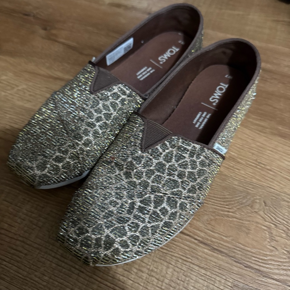 Giraffe Toms